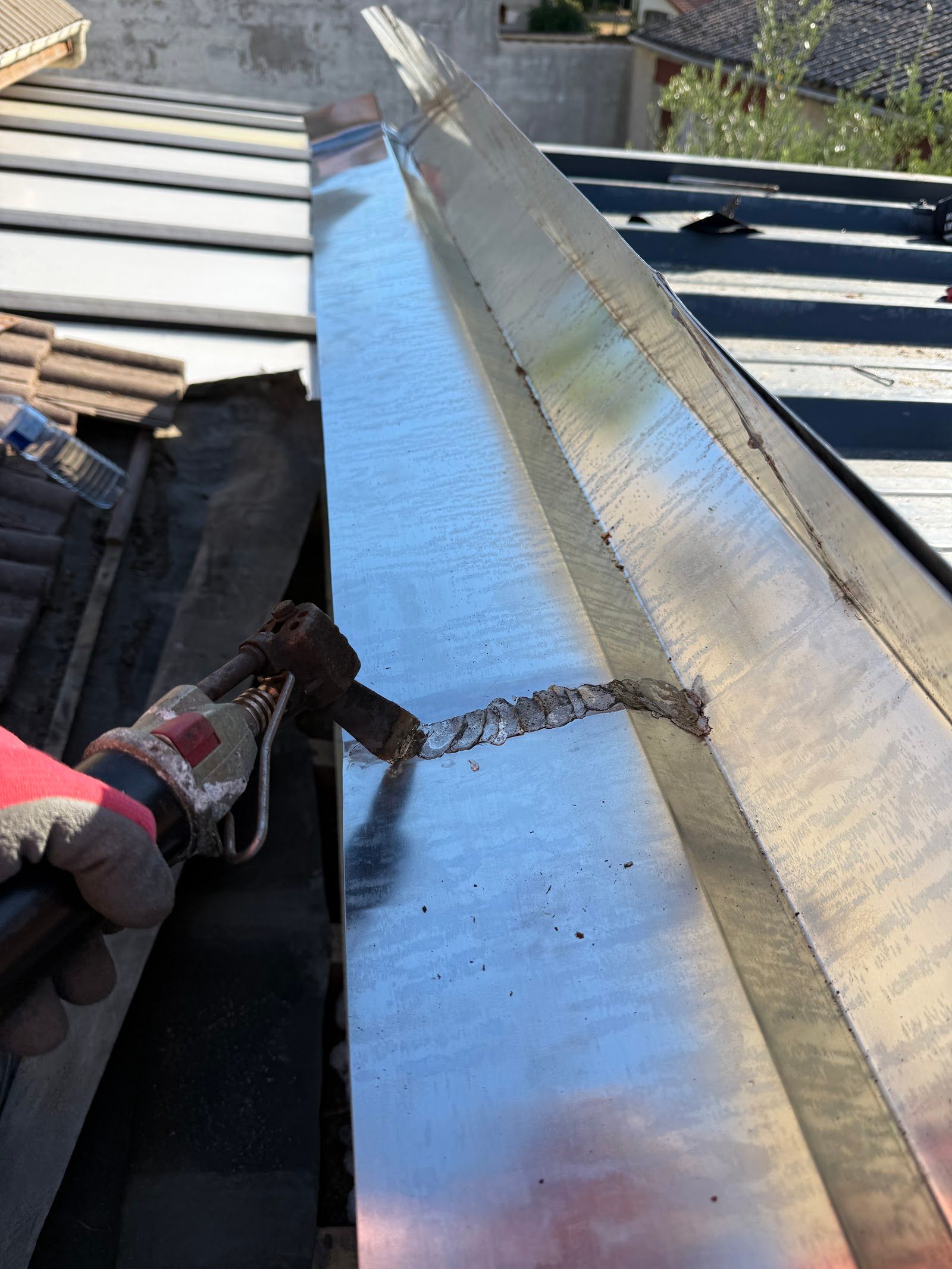 Osmose Couverture - Travaux de zinguerie sur une gouttière